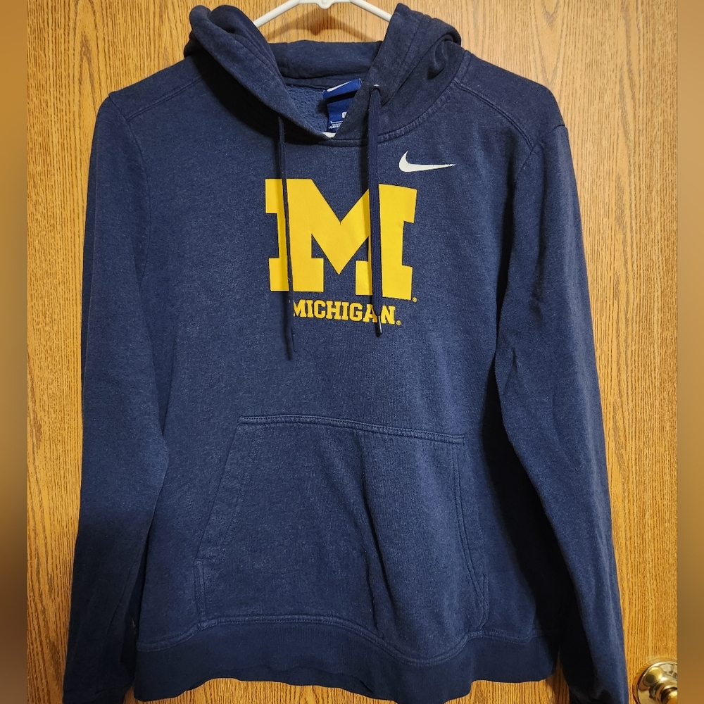 Womans Nike MI hoodie